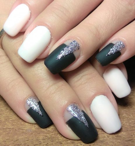 逆フレンチネイルデザイン