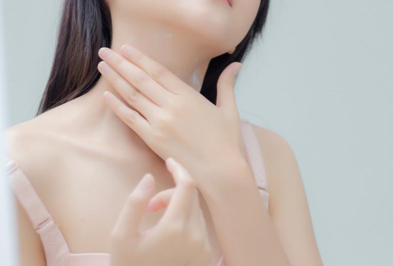 首のシワの原因と対策 