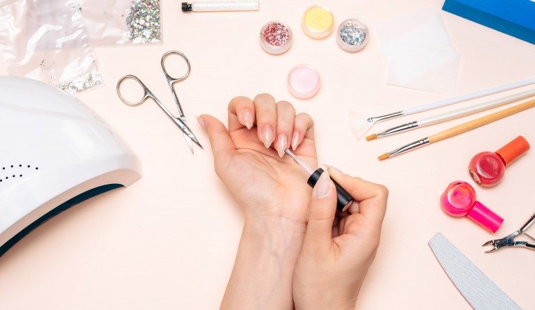 ジェルネイルがリフトする原因