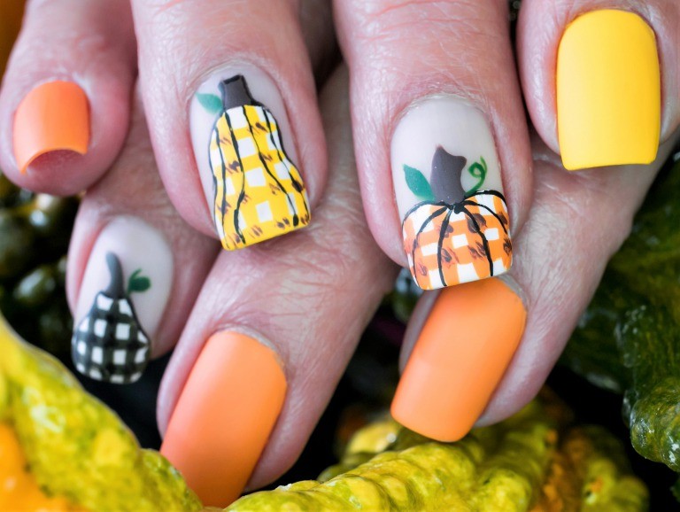 チェック柄ネイル