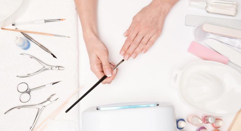 ジェルネイルの筆が固まる原因と対策