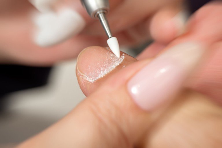 ジェルネイルで自爪が薄くなる原因 