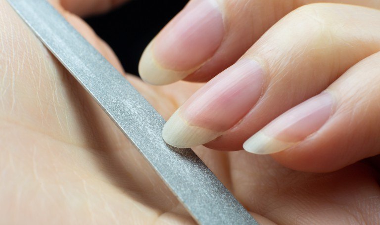 ジェルネイルで自爪が薄くなる原因 