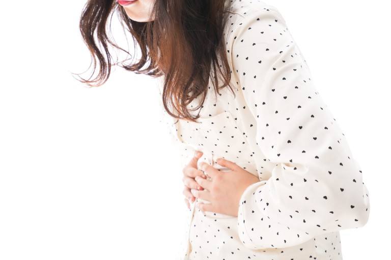 便秘対策にセルフヨガ！ほぐしてリラックスさせる腸ヨガのポーズ5選 