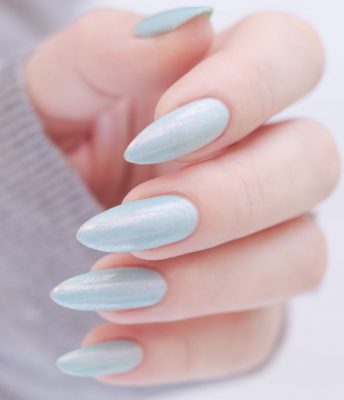 淡色ネイル