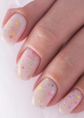 淡色ネイル