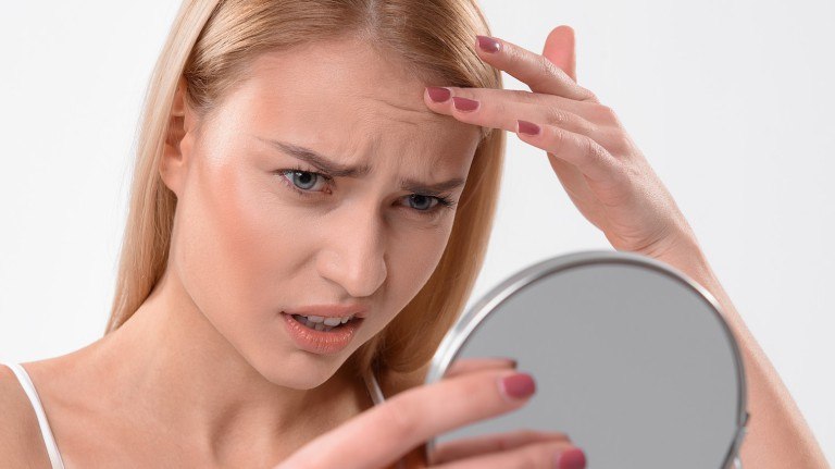 おでこのシワ改善方法！簡単マッサージや保湿で“おでこ美人”に