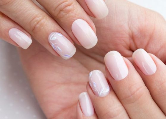 淡色ネイル
