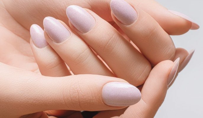 淡色ネイル