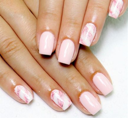 淡色ネイル