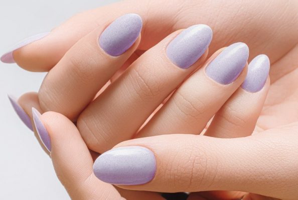淡色ネイル