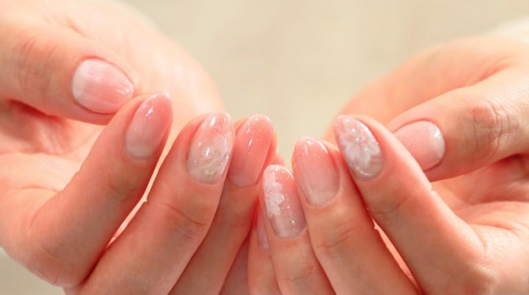 ジェルネイルで厚みを出す方法とは｜正しい厚みから原因・コツを知ってぷっくりネイルに！