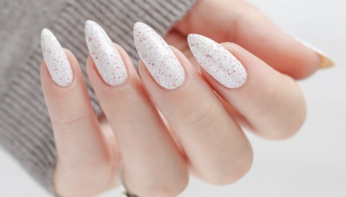 淡色ネイル