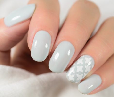 淡色ネイル