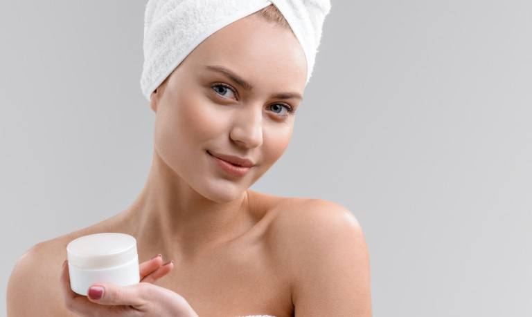 おでこのシワ改善方法！簡単マッサージや保湿で“おでこ美人”に 