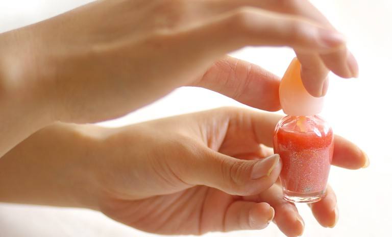 マニキュアの蓋が開かない時のHow to 