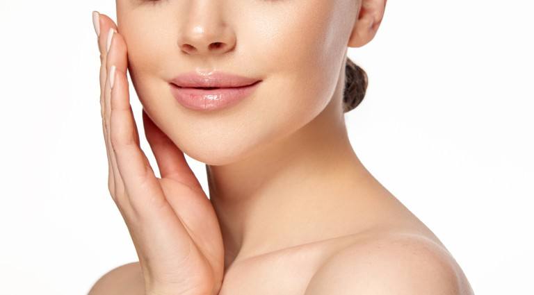 毛穴の黒ずみの原因と対策！なめらかなお肌を取り戻すスキンケア方法とは