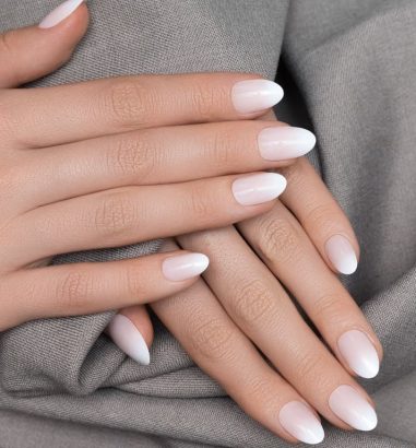 ホワイトネイルデザイン