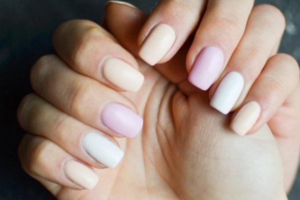 ホワイトネイルデザイン