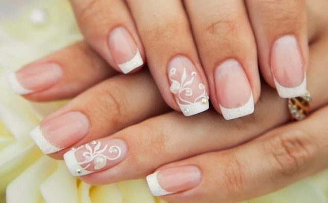 ホワイトネイルデザイン