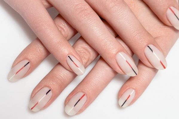 ホワイトネイルデザイン