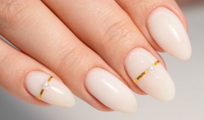 ホワイトネイルデザイン