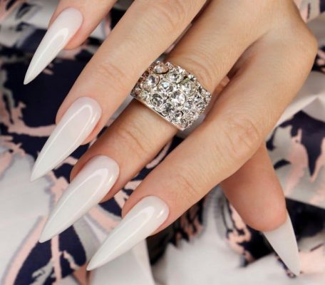 ホワイトネイルデザイン