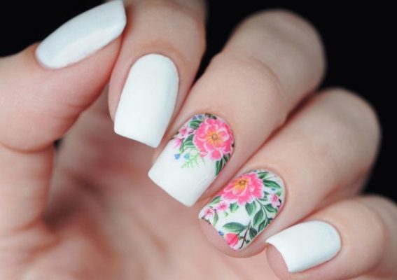 ホワイトネイルデザイン