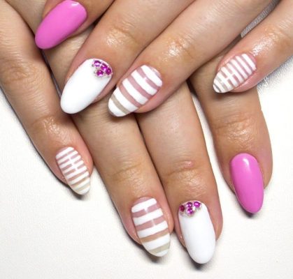 ホワイトネイルデザイン