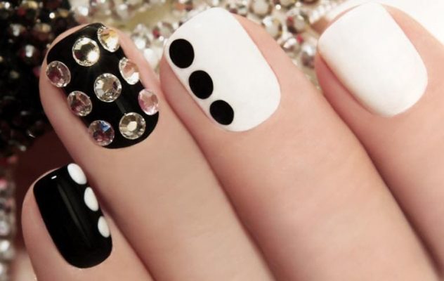 ホワイトネイルデザイン