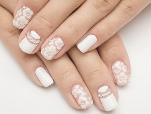 ホワイトネイルデザイン