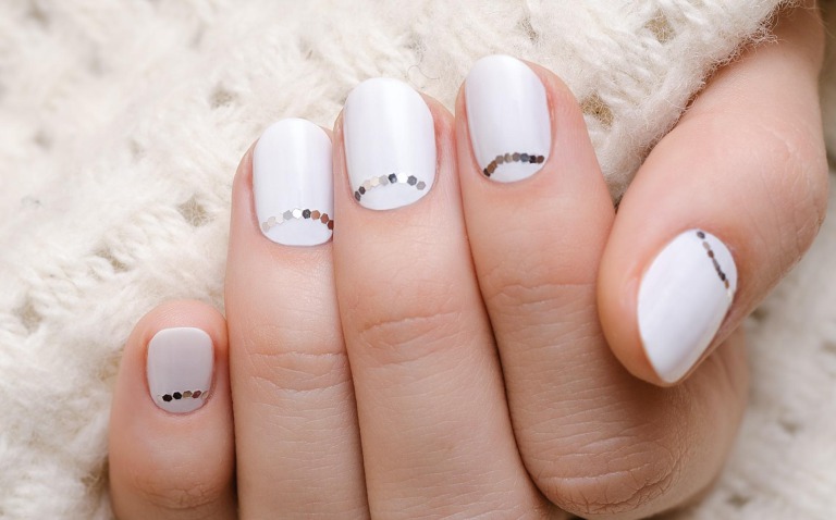 ホワイトネイルデザイン