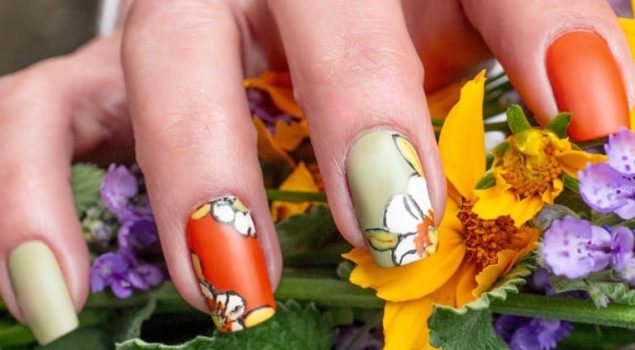 オレンジネイルデザイン