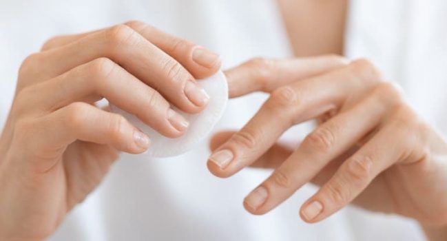 リムーバーによる爪の乾燥
