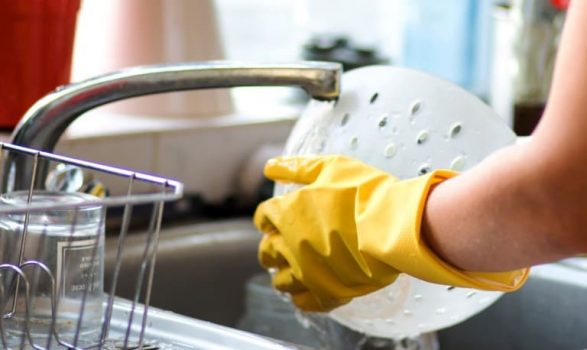 水仕事にはゴム手袋