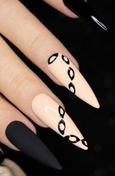 ベージュネイルデザイン