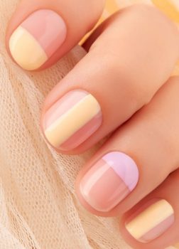 ベージュネイルデザイン