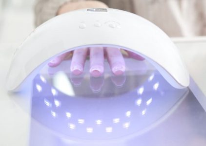 ジェルネイルのライトの種類と仕組み