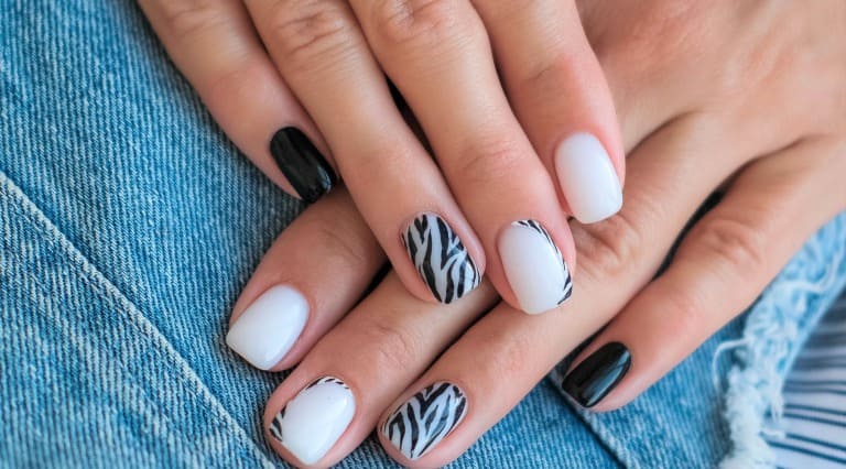 短い爪でもネイルはできるの?長さだしやおすすめネイルカラー紹介