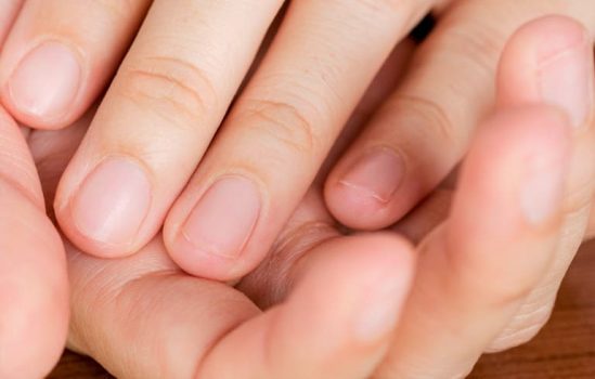 短い爪でもネイルはできるの？長さだしやおすすめネイルカラー紹介