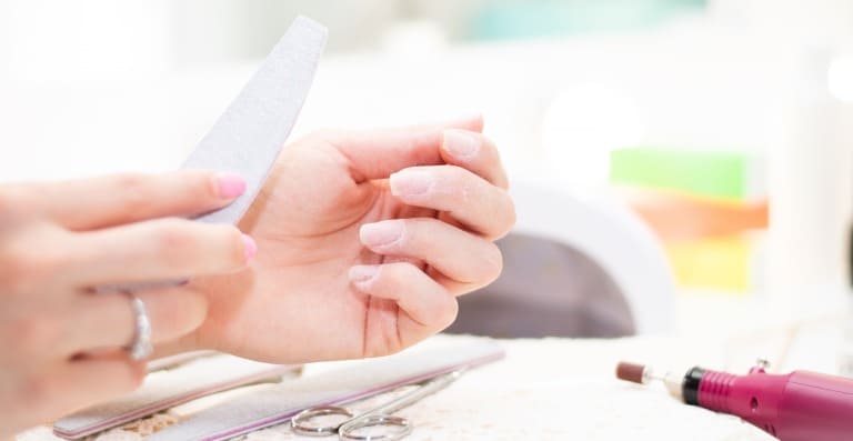 ジェルネイルのオフのやり方！必要な道具と落とす際の注意点まとめ