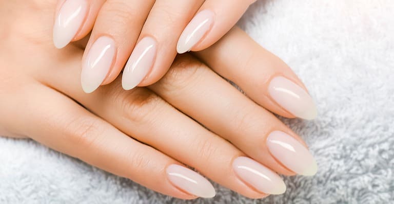 【ジェルネイル愛用者必見】自爪が薄いと起こりやすいトラブルと対策！爪が薄くなる原因は？