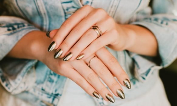 ミラーネイルのやり方 紹介！初心者でも簡単なセルフミラーネイルまとめ
