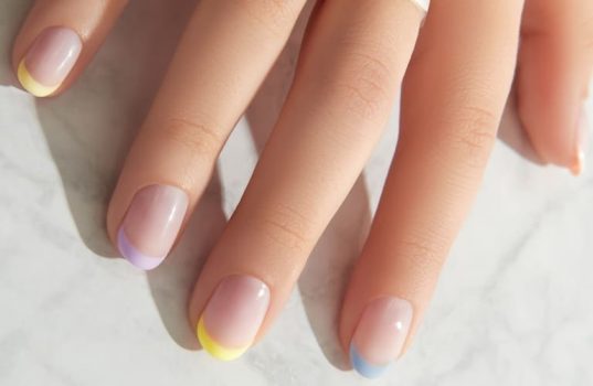 細フレンチネイルデザイン