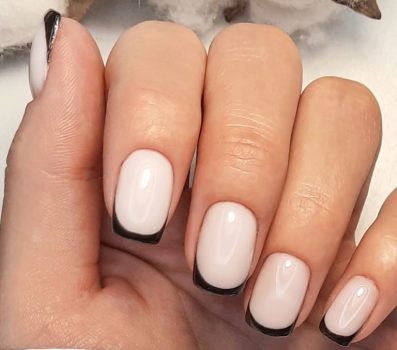 細フレンチネイルデザイン