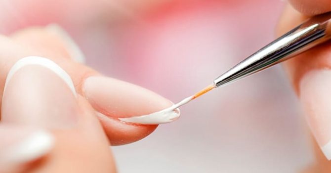 細フレンチネイルデザイン