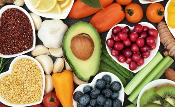 肌のハリを保つケア方法や食べ物