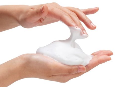 肌のハリを保つケア方法や食べ物