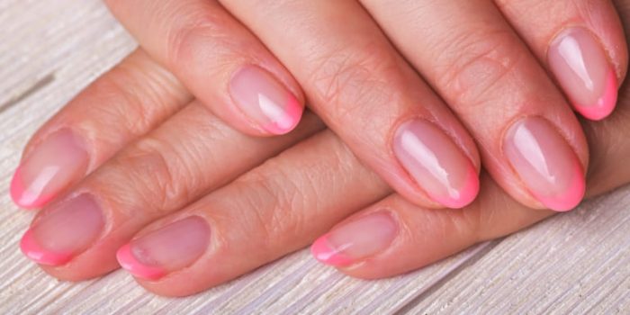 細フレンチネイルデザイン