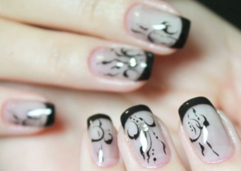 細フレンチネイルデザイン